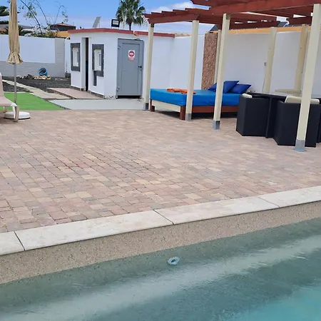 Experience Heated Salty Water Pool Villa Caleta de Fuste